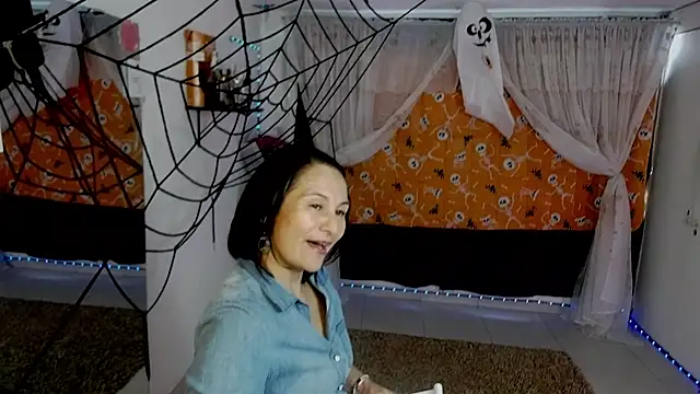 lollita 23  online show from 10-28-25, 05:59