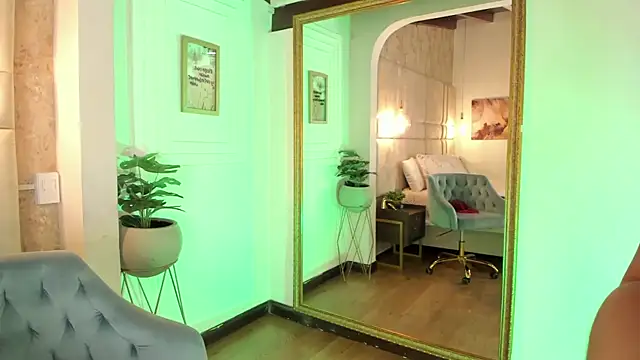 Snapshot of Victoria-Harper chatting on 02-28-25, 11:58 Victoria-Harper online show from 02-28-25, 11:58