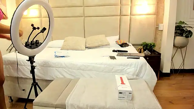 Snapshot of Victoria-Harper chatting on 03-08-25, 05:54 Victoria-Harper online show from 03-08-25, 05:54