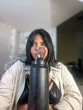 JulianaCastillo online show from 01-13-25, 05:12