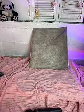 JulianaCastillo online show from 01-20-25, 12:28