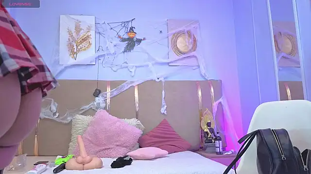 Snapshot of sarah_cruzz_ chatting on 10-22-25, 11:59 sarah cruzz online show from 10-22-25, 11:59