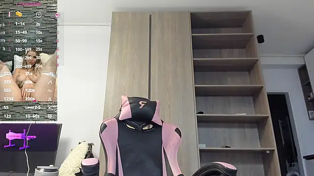 Snapshot of Megan_Ros chatting on 10-27-25, 05:11 Megan Ros online show from 10-27-25, 05:11