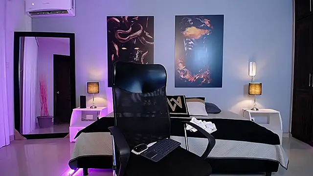 Snapshot of JasmineCampbell_ chatting on 09-15-25, 10:43 JasmineCampbell online show from 09-15-25, 10:43