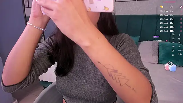 Snapshot of katherin_smith_ chatting on 01-06-25, 04:15 katherin smith online show from 01-06-25, 04:15