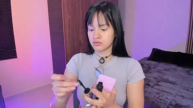 Snapshot of katherin_smith_ chatting on 09-10-25, 12:49 katherin smith online show from 09-10-25, 12:49