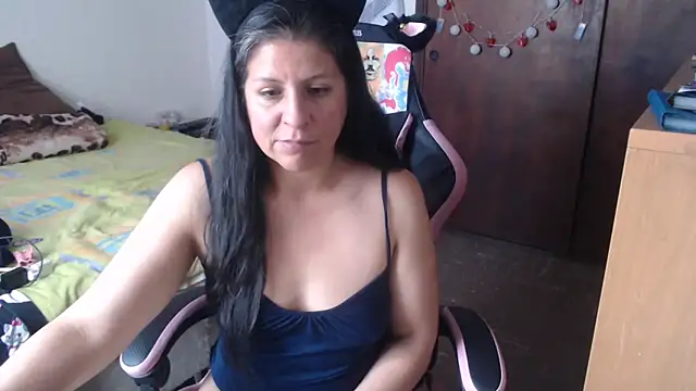 Snapshot of LucifernandaSw chatting on 04-27-26, 01:09 LucifernandaSw online show from 04-27-26, 01:09