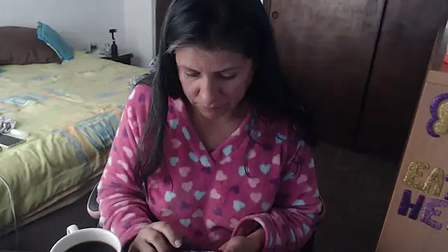 Snapshot of LucifernandaSw chatting on 05-11-26, 04:59 LucifernandaSw online show from 05-11-26, 04:59