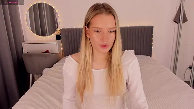 CassieRayss online show from 05-18-26, 12:11