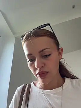 Snapshot of AngelinaTeller chatting on 02-25-26, 12:31 AngelinaTeller online show from 02-25-26, 12:31