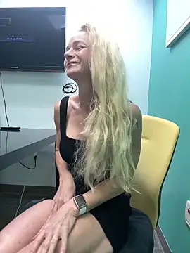 Snapshot of CindyOcean chatting on 02-21-25, 01:33 CindyOcean online show from 02-21-25, 01:33