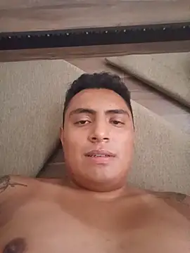 Snapshot of Leon_69ht chatting on 06-14-26, 11:07 Leon 69ht online show from 06-14-26, 11:07