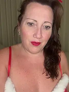 Snapshot of xsexycurvymilf chatting on 12-19-24, 01:40 xsexycurvymilf online show from 12-19-24, 01:40