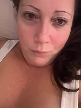 Snapshot of xsexycurvymilf chatting on 01-27-25, 05:25 xsexycurvymilf online show from 01-27-25, 05:25