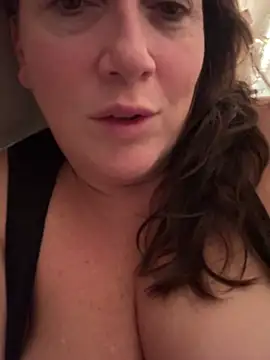 Snapshot of xsexycurvymilf chatting on 01-29-25, 10:27 xsexycurvymilf online show from 01-29-25, 10:27