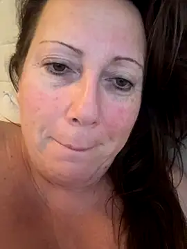 Snapshot of xsexycurvymilf chatting on 11-27-25, 08:16 xsexycurvymilf online show from 11-27-25, 08:16