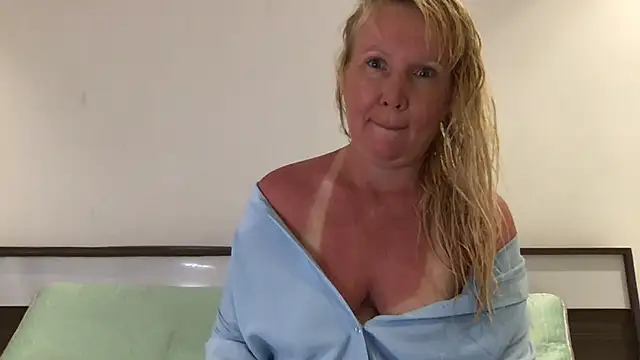 EmmaInLove23 online show from 03-15-25, 08:37