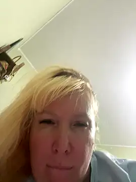 EmmaInLove23 online show from 11-09-25, 02:15