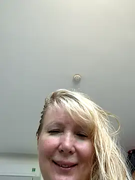 EmmaInLove23 online show from 11-26-25, 02:23