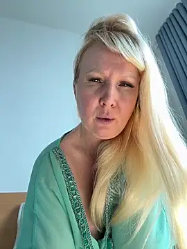 EmmaInLove23 online show from 02-10-26, 02:26