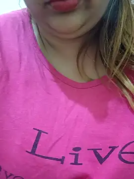 Snapshot of _Redwine_ chatting on 03-08-25, 03:02 Redwine online show from 03-08-25, 03:02