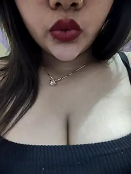 Snapshot of _Redwine_ chatting on 03-18-25, 03:42 Redwine online show from 03-18-25, 03:42