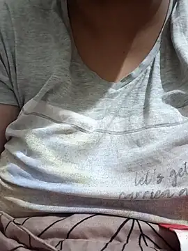 Snapshot of _Redwine_ chatting on 03-18-25, 05:53 Redwine online show from 03-18-25, 05:53