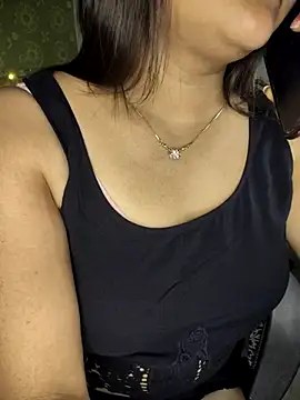 Snapshot of _Redwine_ chatting on 03-22-25, 09:13 Redwine online show from 03-22-25, 09:13