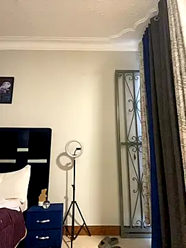 Dellah26 online show from 10-26-25, 08:09