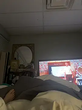 Snapshot of Indyplayer chatting on 10-20-25, 11:10 Indyplayer online show from 10-20-25, 11:10