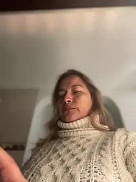 Snapshot of Jlo_69 chatting on 01-28-25, 02:11 Jlo 69 online show from 01-28-25, 02:11