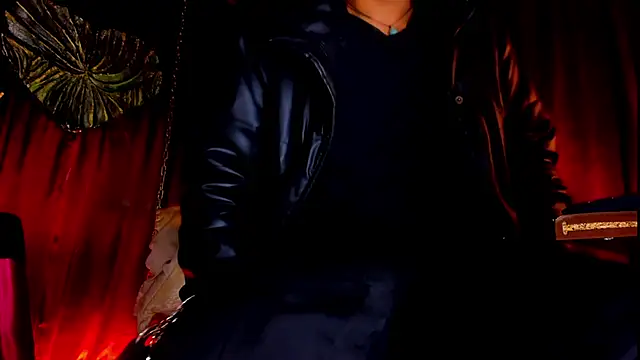 Snapshot of LatinMilk_ chatting on 02-07-25, 04:14 LatinMilk online show from 02-07-25, 04:14