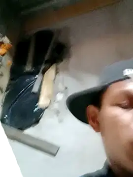 Snapshot of Moreno1813 chatting on 03-06-25, 06:52 Moreno1813 online show from 03-06-25, 06:52