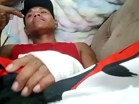 Snapshot of Moreno1813 chatting on 03-18-25, 05:53 Moreno1813 online show from 03-18-25, 05:53