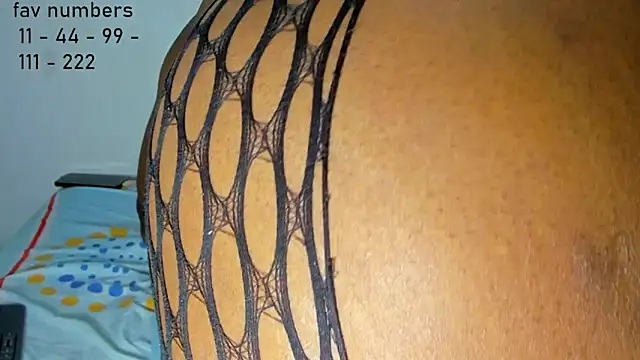 Snapshot of aphrodites_ass chatting on 06-25-26, 05:45 aphrodites ass online show from 06-25-26, 05:45