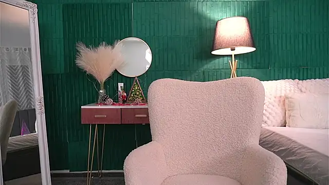 Snapshot of HaileyMoonn chatting on 12-19-25, 03:35 HaileyMoonn online show from 12-19-25, 03:35