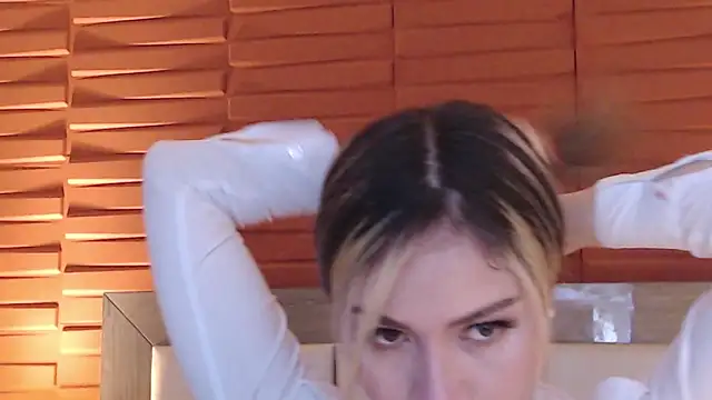 Ammy Castro online show from 12-30-24, 03:13