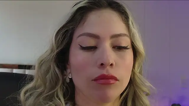 Ammy Castro online show from 11-18-25, 09:08