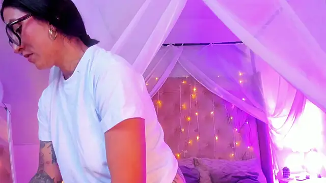 kira moon   online show from 02-24-25, 08:25