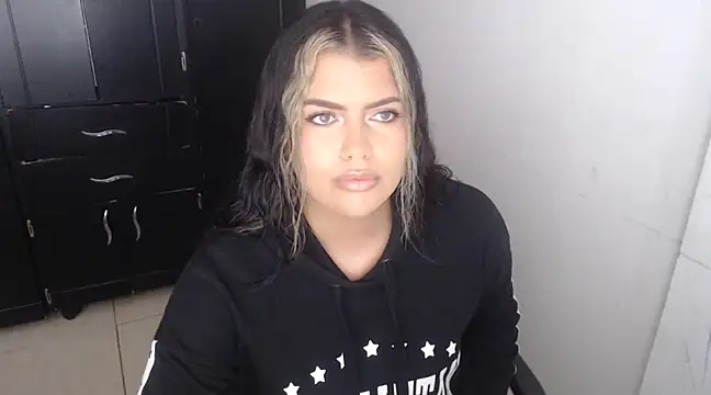 Snapshot of sweetkitty_16 chatting on 03-04-25, 07:32 sweetkitty 16 online show from 03-04-25, 07:32