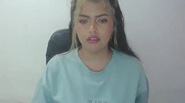 Snapshot of sweetkitty_16 chatting on 03-05-25, 04:34 sweetkitty 16 online show from 03-05-25, 04:34