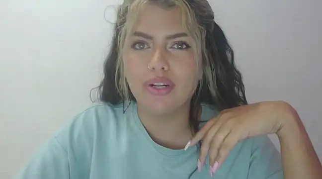 Snapshot of sweetkitty_16 chatting on 03-05-25, 08:00 sweetkitty 16 online show from 03-05-25, 08:00