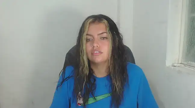 Snapshot of sweetkitty_16 chatting on 03-18-25, 02:04 sweetkitty 16 online show from 03-18-25, 02:04