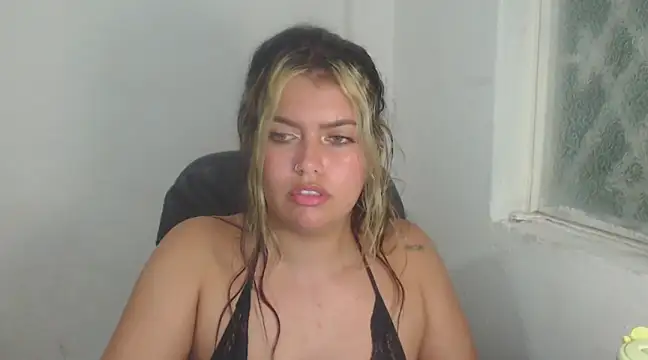 Snapshot of sweetkitty_16 chatting on 03-20-25, 04:18 sweetkitty 16 online show from 03-20-25, 04:18