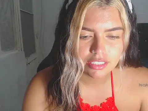 Snapshot of sweetkitty_16 chatting on 09-10-25, 01:05 sweetkitty 16 online show from 09-10-25, 01:05