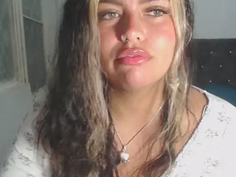 Snapshot of sweetkitty_16 chatting on 09-20-25, 04:35 sweetkitty 16 online show from 09-20-25, 04:35