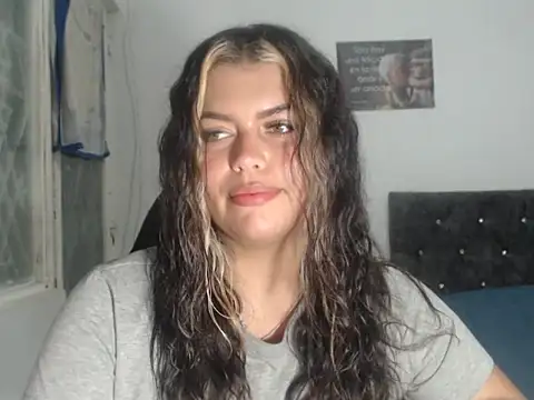 Snapshot of sweetkitty_16 chatting on 09-24-25, 03:54 sweetkitty 16 online show from 09-24-25, 03:54