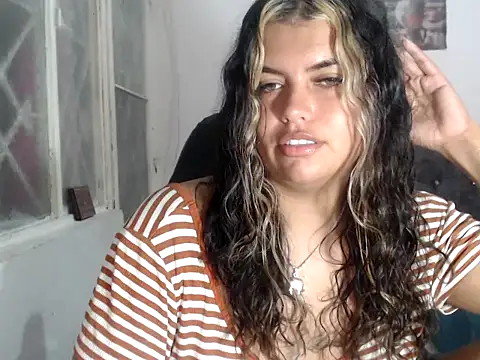 Snapshot of sweetkitty_16 chatting on 09-26-25, 08:02 sweetkitty 16 online show from 09-26-25, 08:02