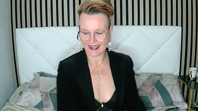 Snapshot of xxNoeliaxx chatting on 12-22-24, 08:16 xxNoeliaxx online show from 12-22-24, 08:16