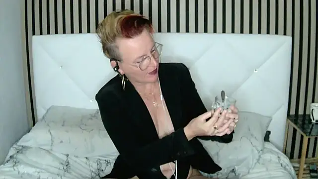 Snapshot of xxNoeliaxx chatting on 02-22-25, 08:18 xxNoeliaxx online show from 02-22-25, 08:18